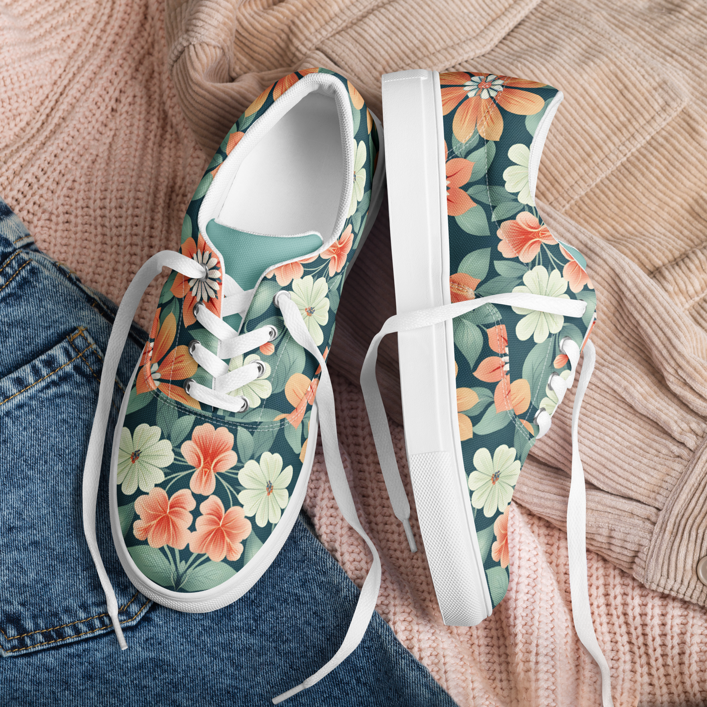 Women’s lace-up canvas shoes