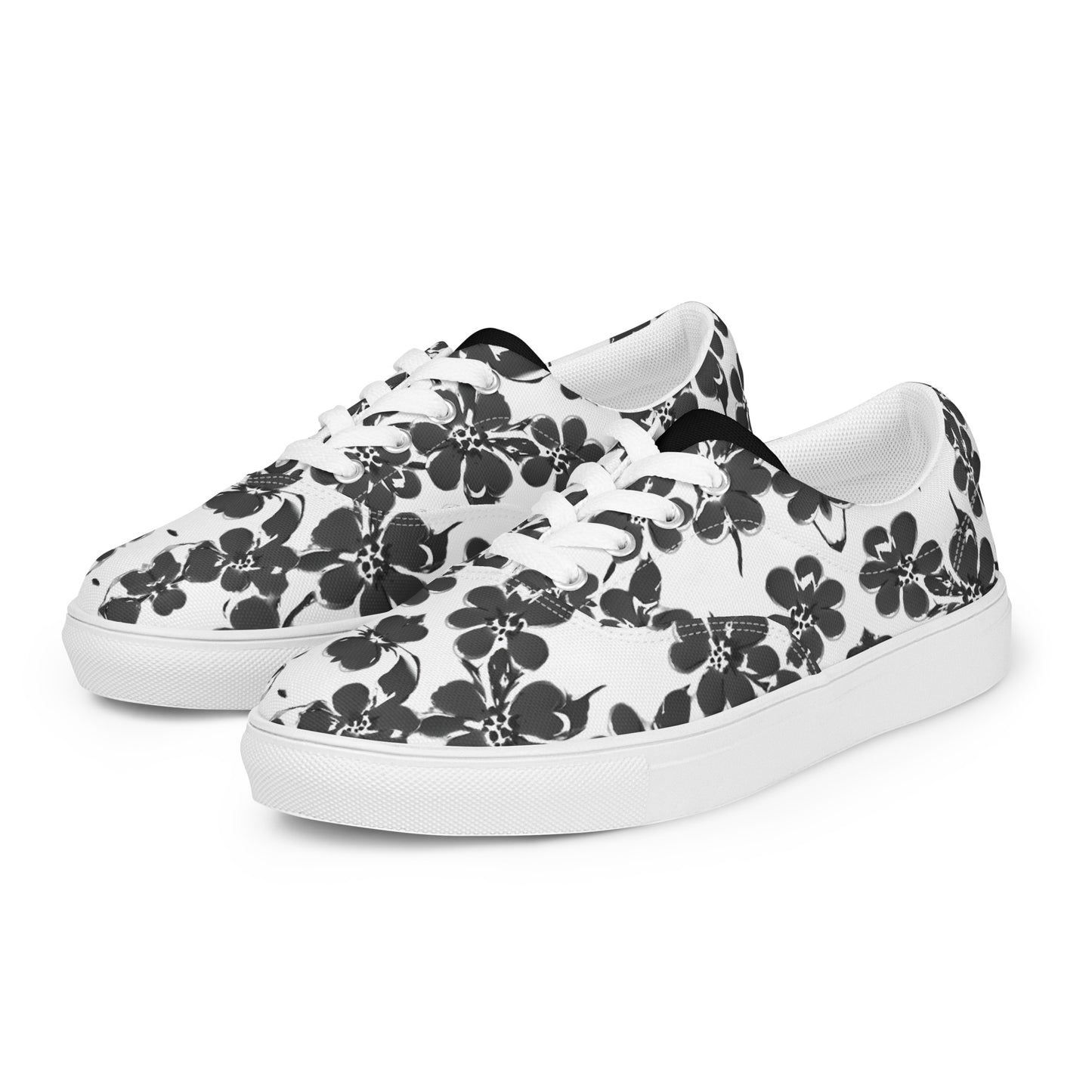 Women’s lace-up canvas shoes